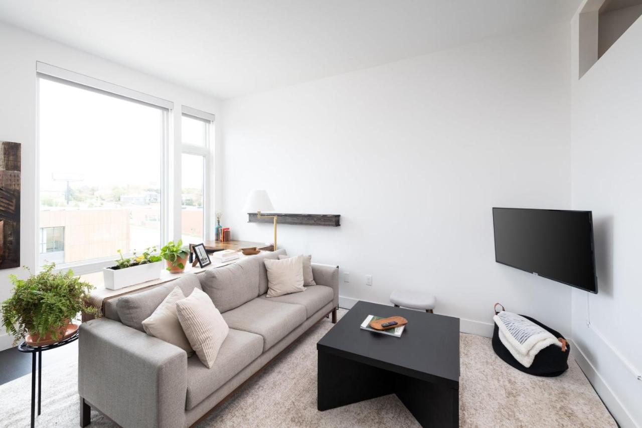 Modern 1Br Apt With Skywalk To Fiserv, Rooftop, And Parking Milwaukee Exterior foto