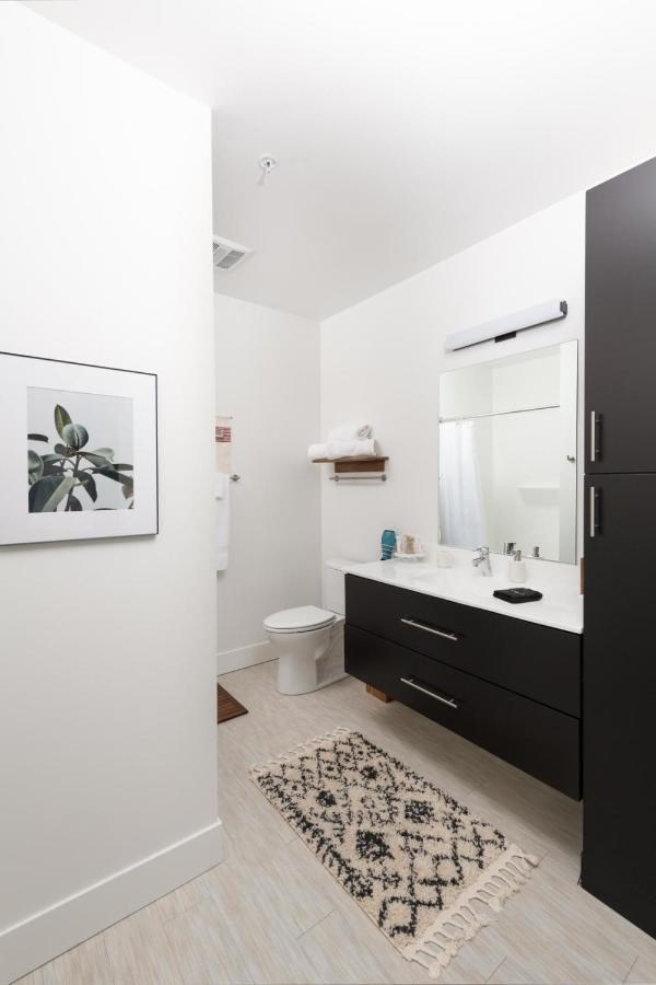 Modern 1Br Apt With Skywalk To Fiserv, Rooftop, And Parking Milwaukee Exterior foto
